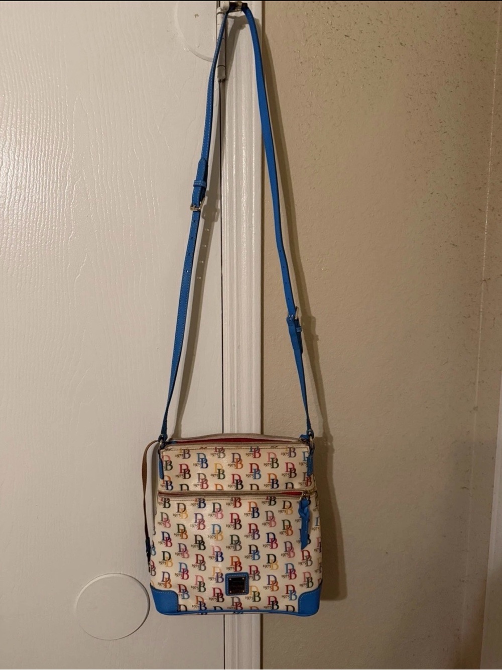 *RARE* Dooney & Bourke White Rainbow DB75 Monogram Crossbody with Blue Trim